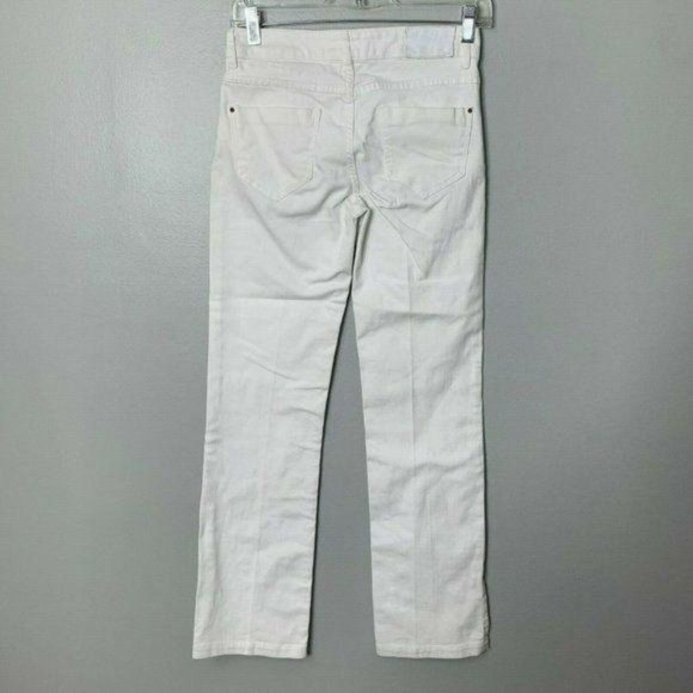 Zara White Straight-Leg Women's Jeans - Back Pocket Detail
